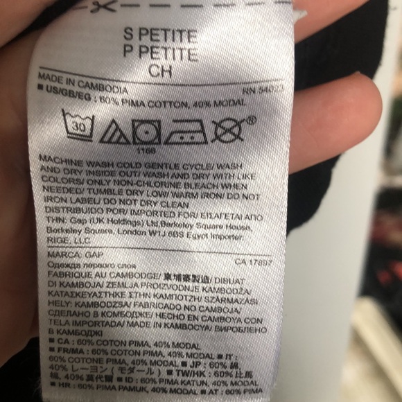 Women’s Black Gap Tank Top - Picture 3 of 3